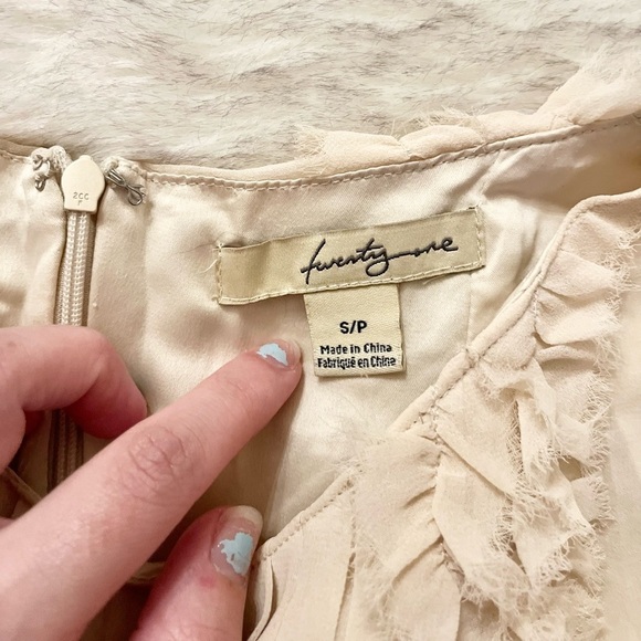 Forever 21 Vintage Cream Rosette Ruffle Pleated Dress Size Small - Picture 6 of 8